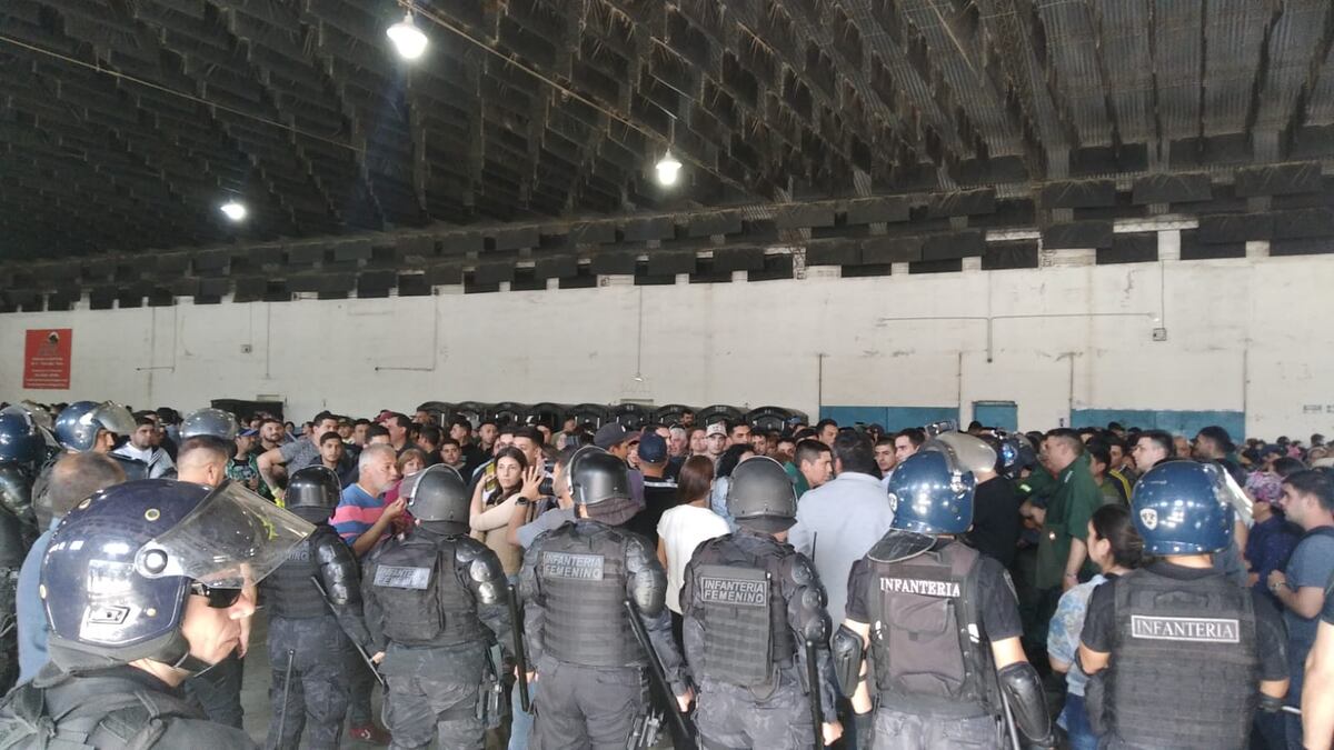 Asamblea Soelsac: asociados votaron levantando la mano, no hubo resultados y se reprogramó la elección