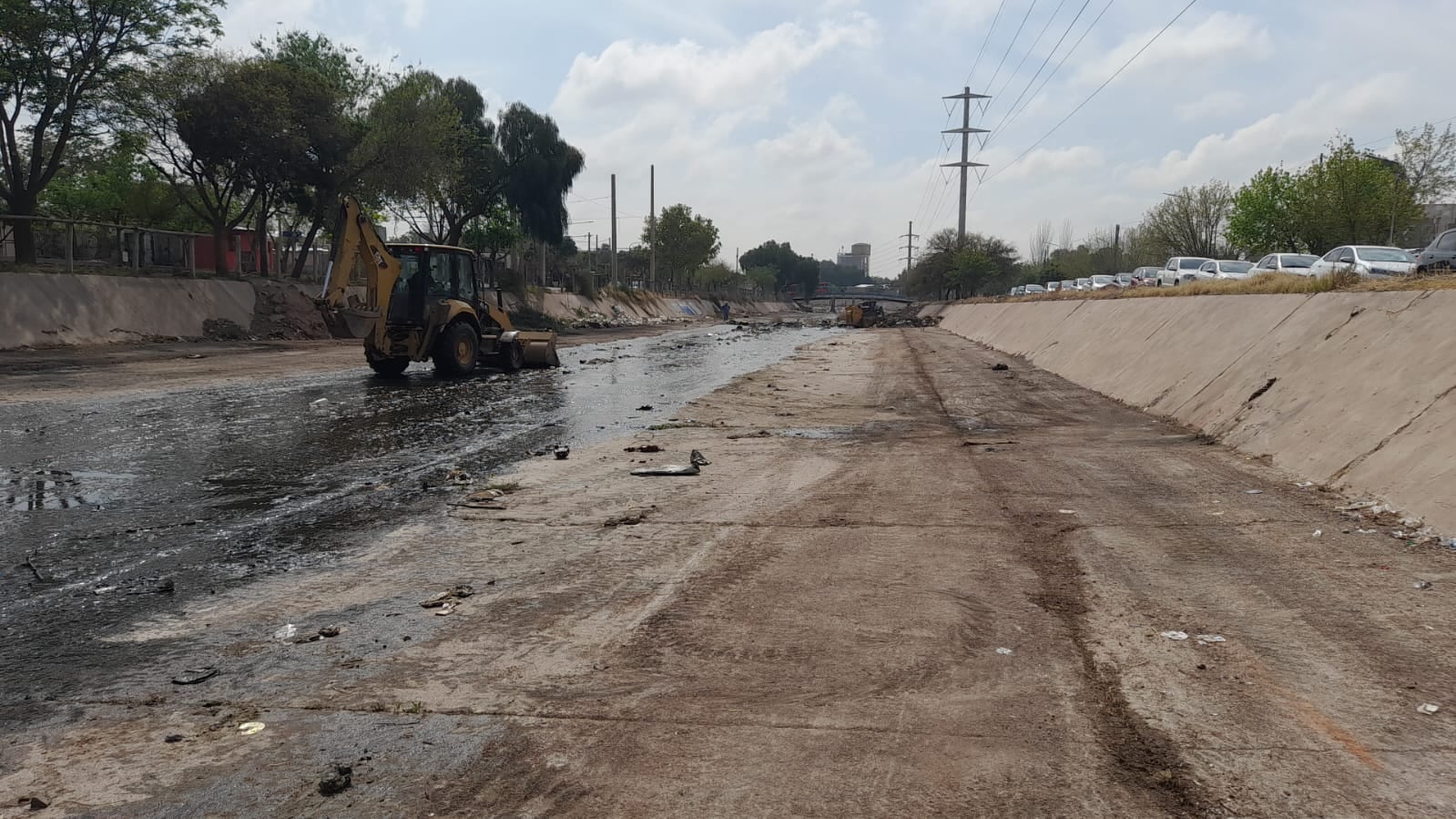 La Dirección de Hidráulica, dependiente de la Subsecretaría de Planificación Territorial, sigue en marcha con el plan de mantenimiento de colectores urbanos.