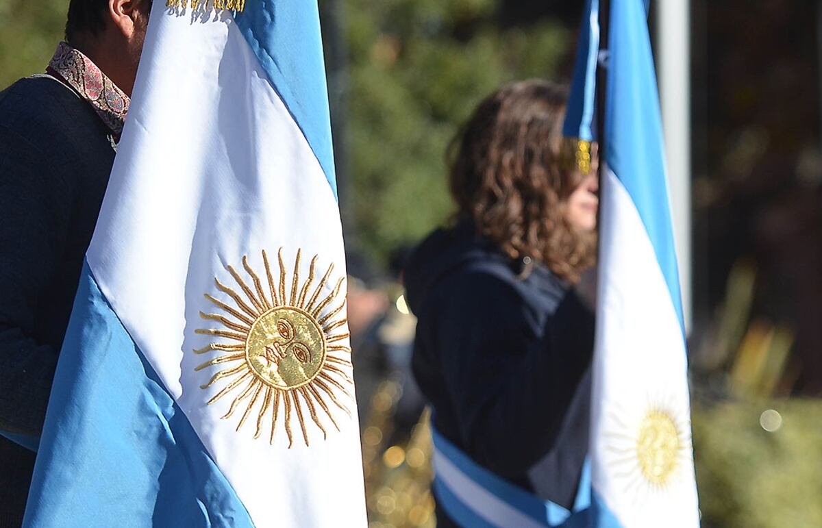 Los alumnos de La Pampa ya no tendrán que tener el mejor promedio para llevar la bandera