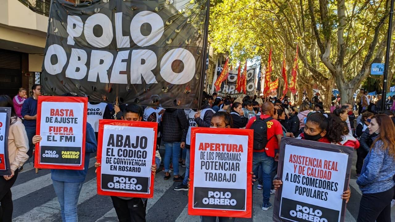 Los manifestantes reclamaron la apertura de programas laborales.