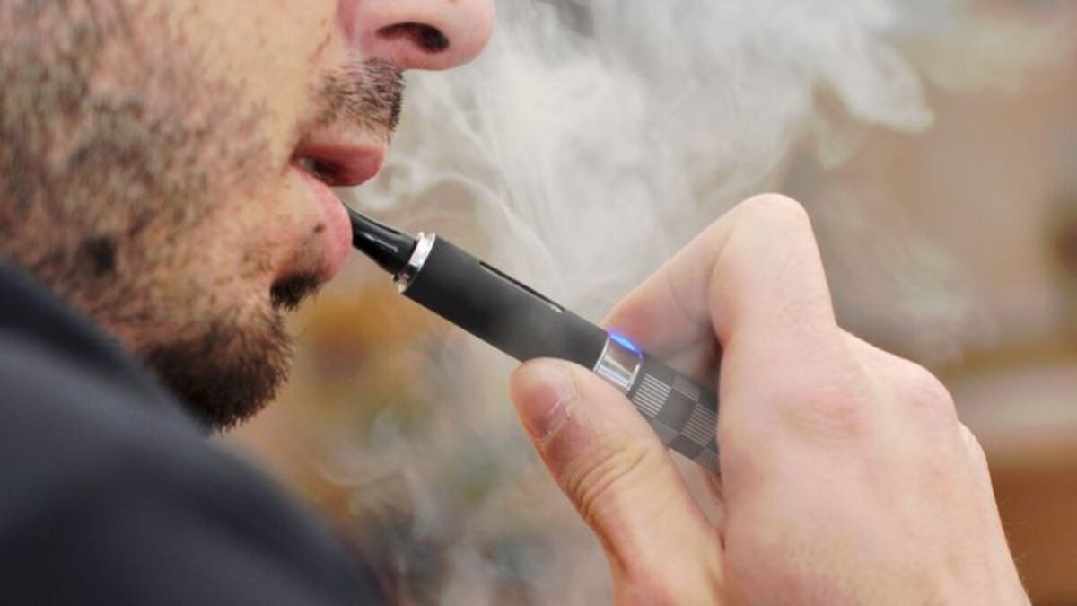 adicción nicotina fumar vapear tabaco calentado españa comparación Cigarrillos electrónicos: Expertos U. de Chile analizan los riesgos para la  salud de los famosos “vapers” main image 1