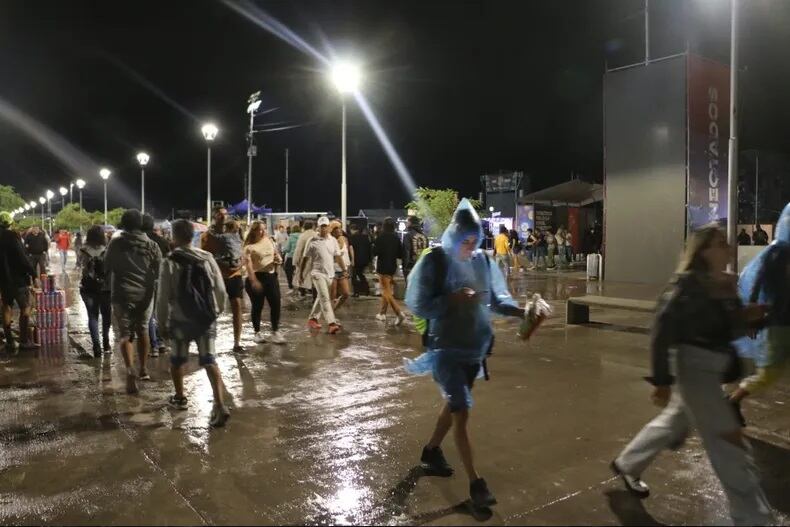 Postergaron la Fiesta Nacional del Sol por la fuerte lluvia.