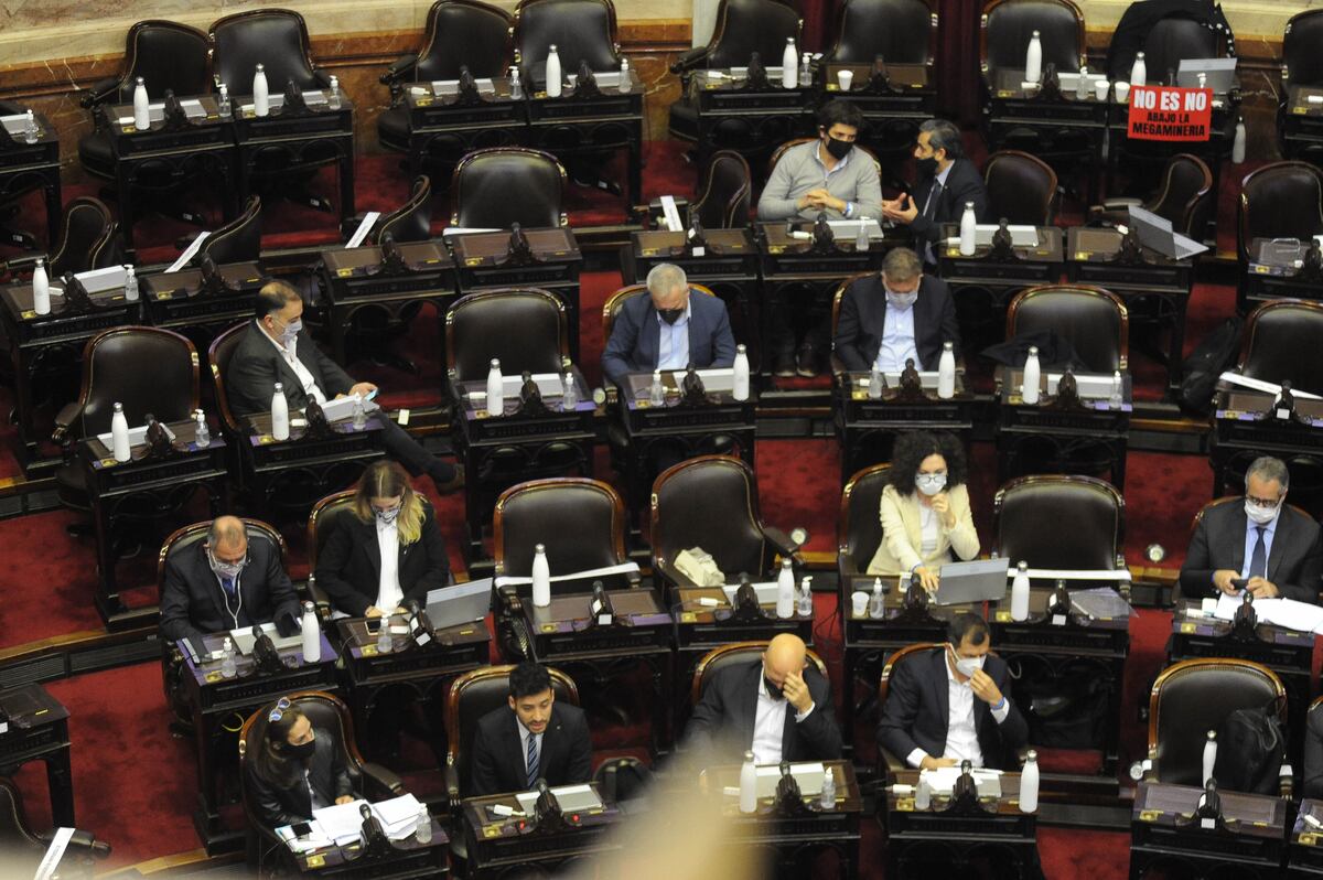 Presentaron un proyecto para reducir la jornada laboral en todo el país sin bajar salarios