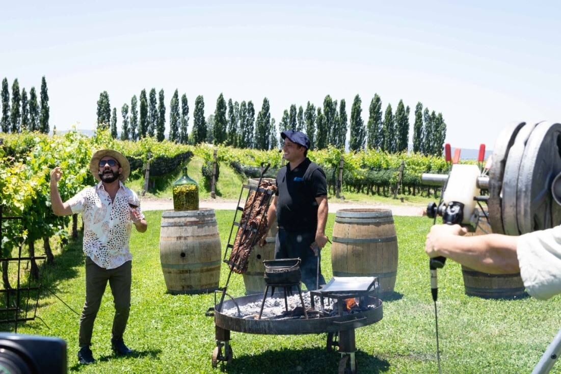 Alvear con sus costillars al ensartador fue protagonista del programa Cocineros Argentinos.