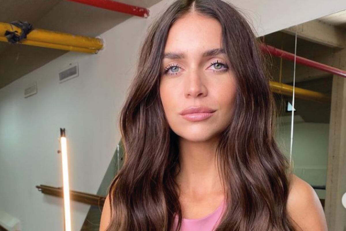 Zaira Nara brilló con un vestido de gala con transparencias y al estilo “cut out”