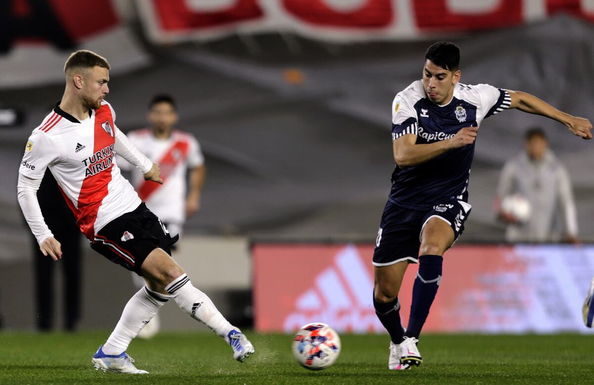 La gran definición de Lucas Beltrán para abrir el marcador para River ante Gimnasia