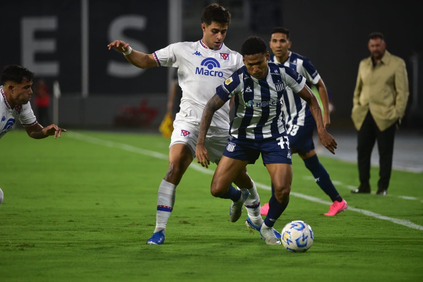 Talleres en su partido ante Tigre, por el Torneo Apertura. (Nicolás Bravo / La Voz).