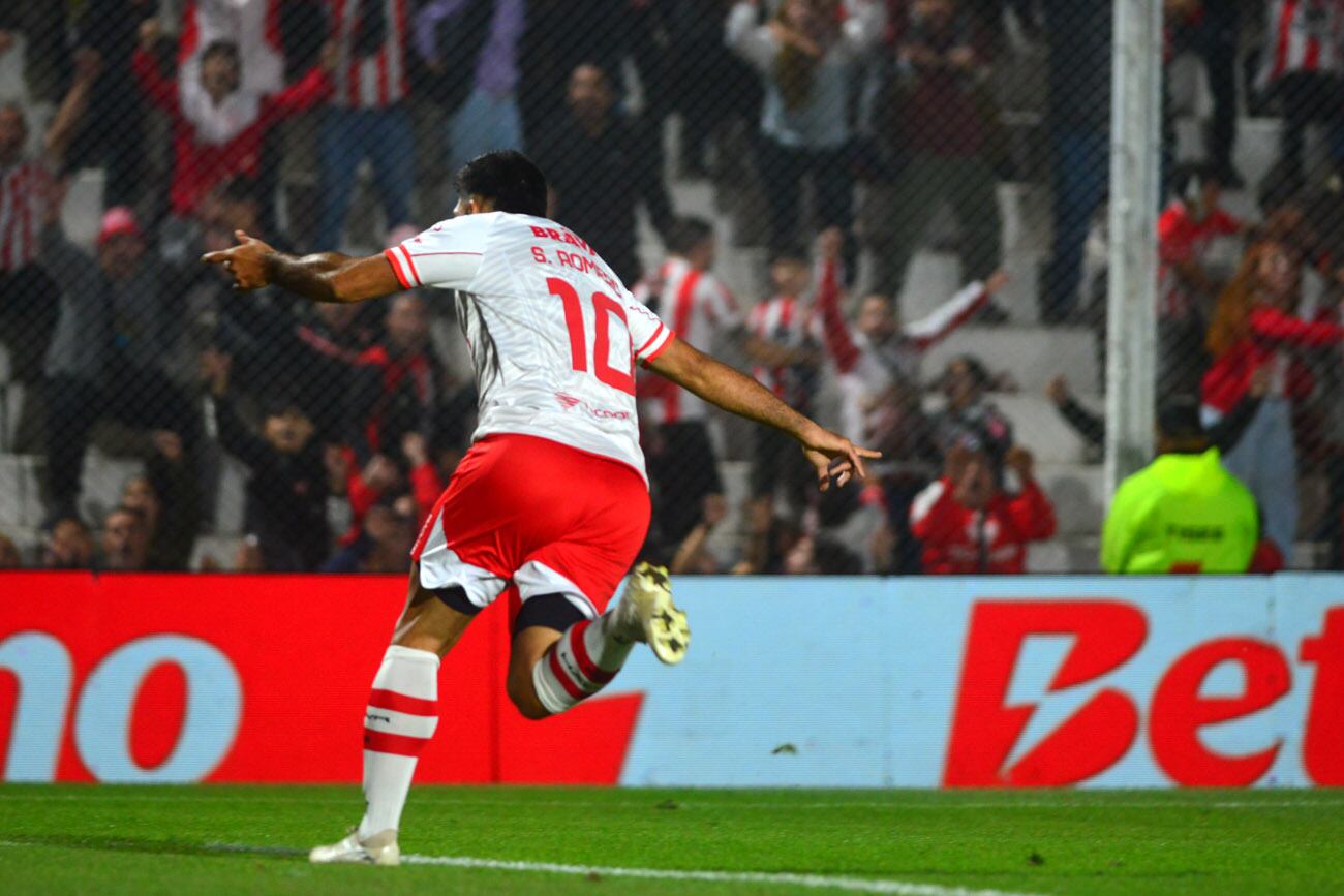 Instituto ganó 2 a 1 ante Riestra, en el Monumental de Alta Córdoba, por la jornada 25 de la Liga Profesional.  (Nicolás Bravo / La Voz)