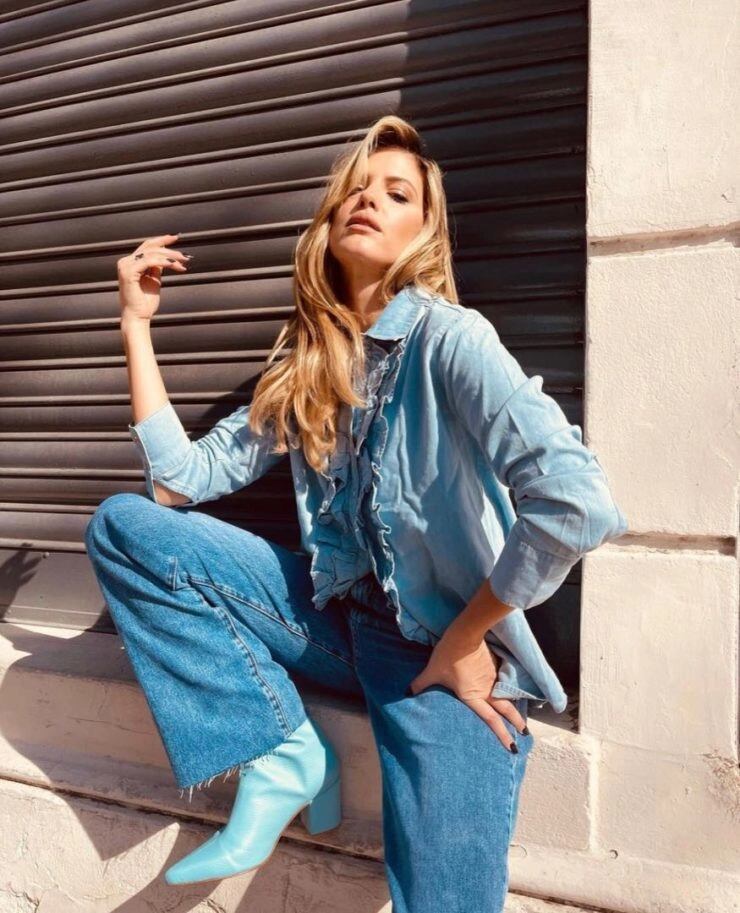 Mery es amante del total denim en todas las estaciones del año.