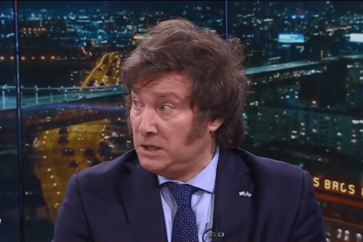 Javier Milei se mostró molesto en el programa del "Pelado" Trebucq por un "murmullo" (A24)