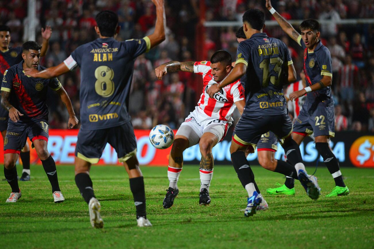 Instituto enfrentó a Argentinos Juniors por la fecha 12 de la Zona A de la Copa de la Liga Profesional. (Nicolás Bravo / La Voz)