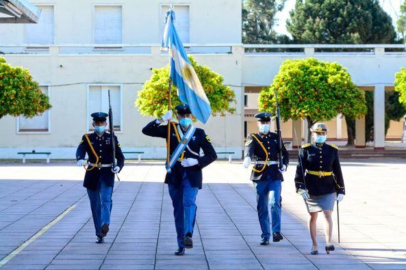 Santiago Busso de Arroyito abanderado del Liceo Militar