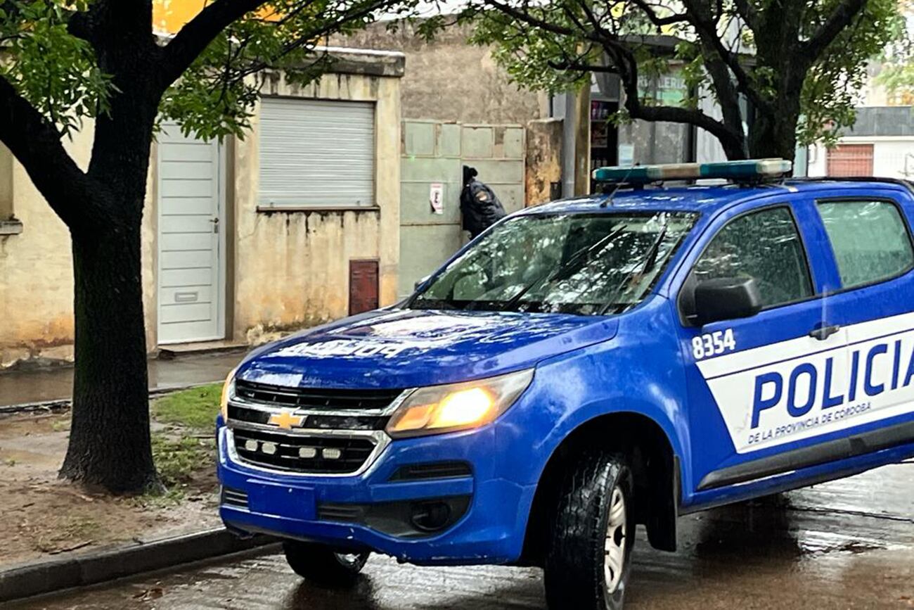 La justicia investiga si el policía actuó en legítima defensa ante un asalto. El otro presunto motochoro logró huir (Tomy Fragueiro / La Voz)