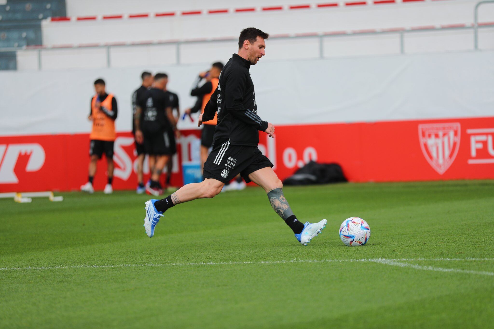 Las mejores fotos del primer entrenamiento de la Selección en Bilbao.