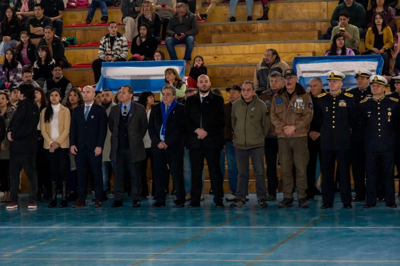 Ushuaia participó de los actos por el 208º aniversario de la Declaración de la Independencia