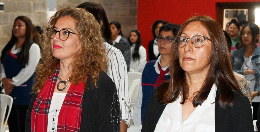 Mónica Juste, directora del Nivel Primario de la Escuela Municipal "Marina Vilte", y Buenaventura Mamaní, directora de Proyección Educativa de la Municipalidad de San Salvador de Jujuy.