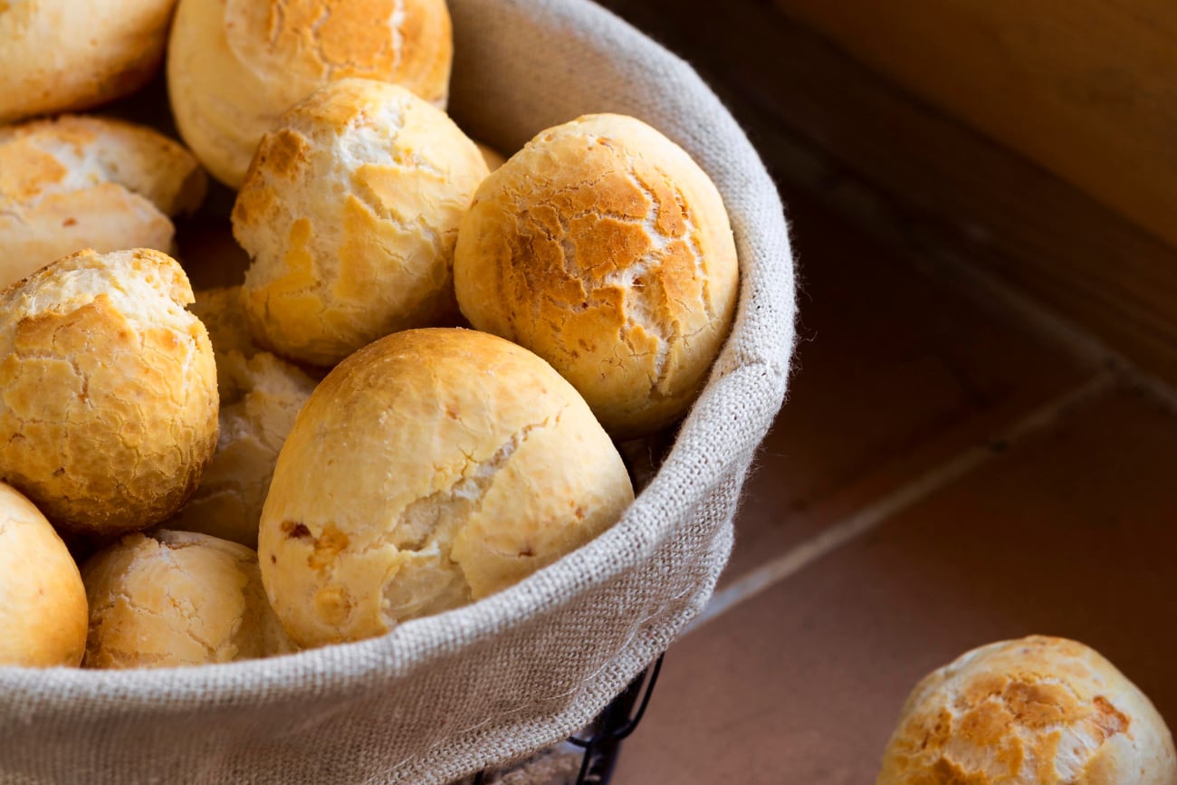 Una receta rica y fácil: el paso a paso para preparar el mejor pan de cebolla