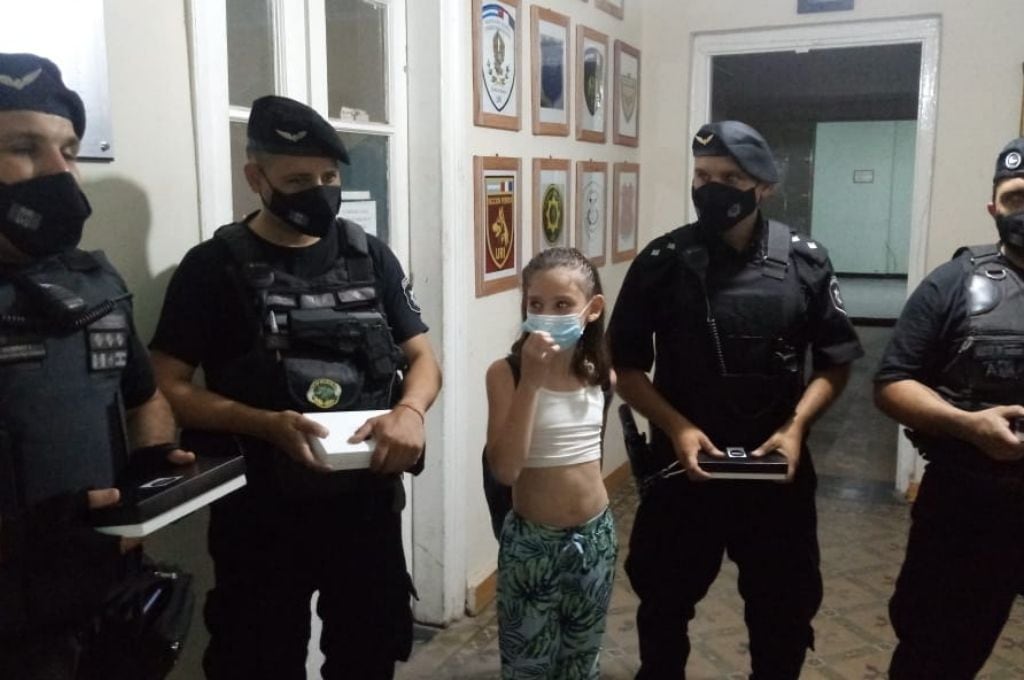 Matilda fue asistida por la Policía cuando la picó un alacrán y ella los sorprendió con un regalo.