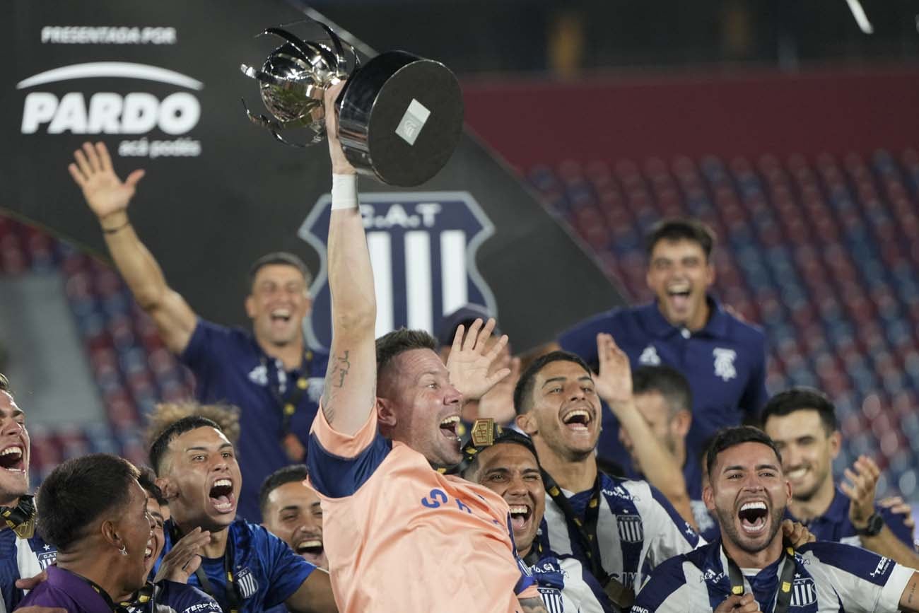 Talleres campeon de la Supercopa Internacional en Paraguay (AP)