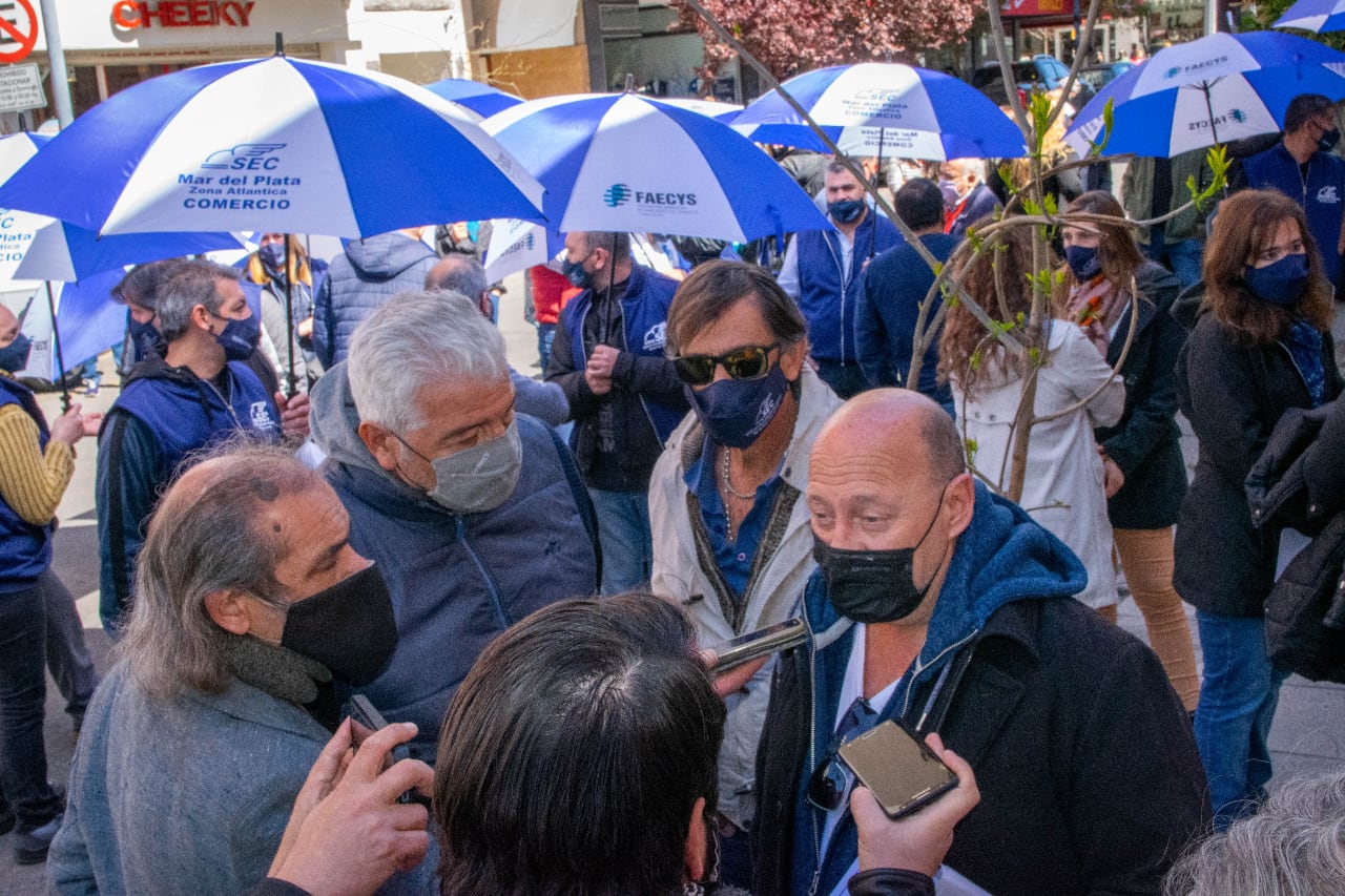 Reclaman el pago de sueldos adeudados