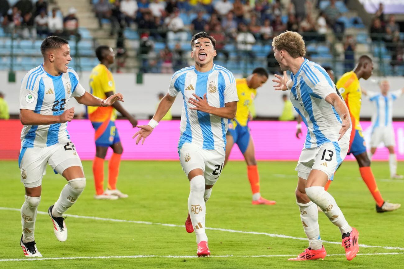 La selección argentina Sub 20 se midió ante Colombia, este lunes, por la tercera jornada del hexagonal final en el Sudamericano. (AP)