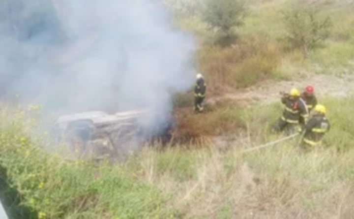 Iba a tirar las cenizas de su marido a Pehuen Co y murió en un choque en la ruta 35