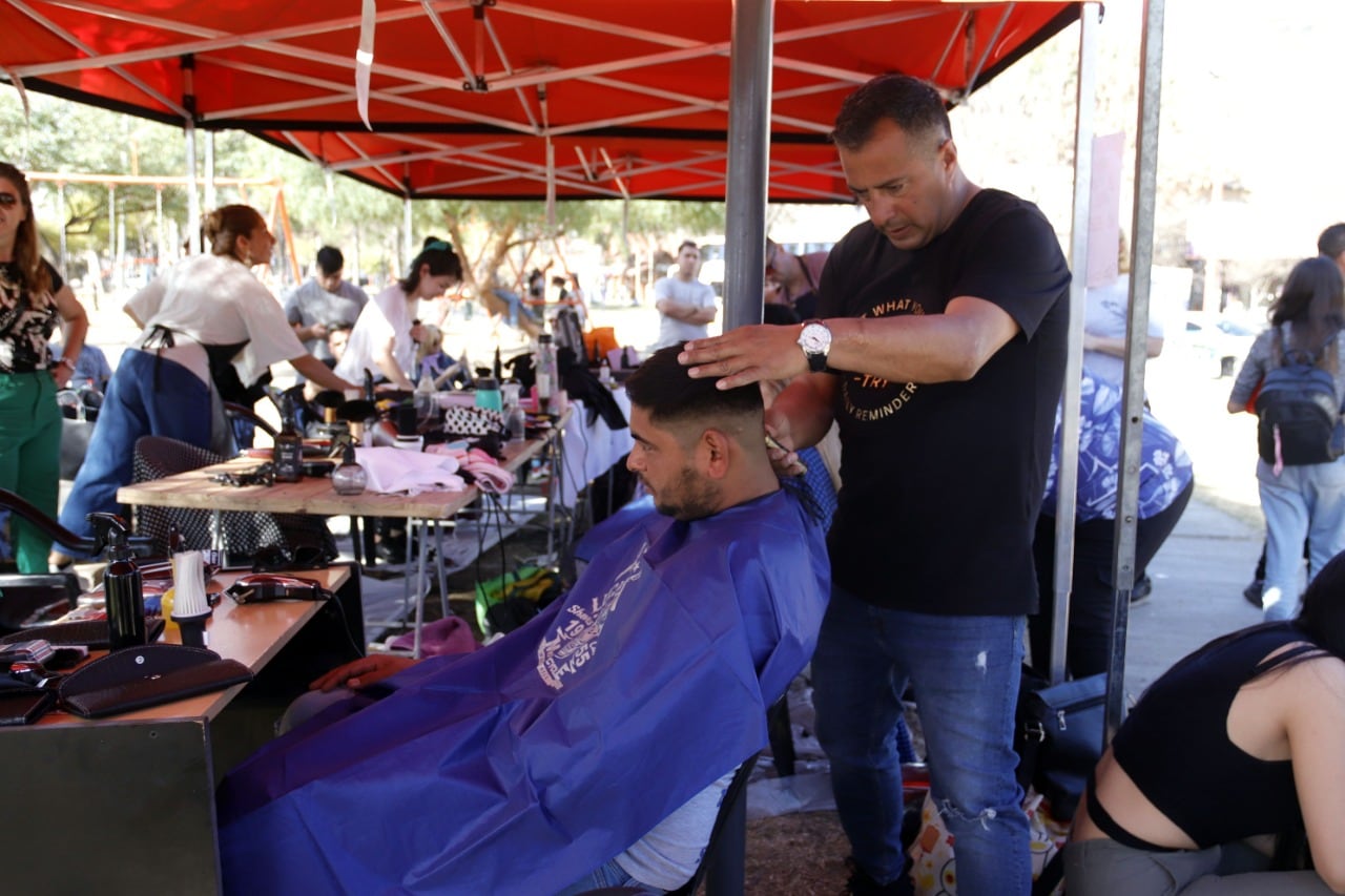 Movida solidaria Un Corte por un Juguete