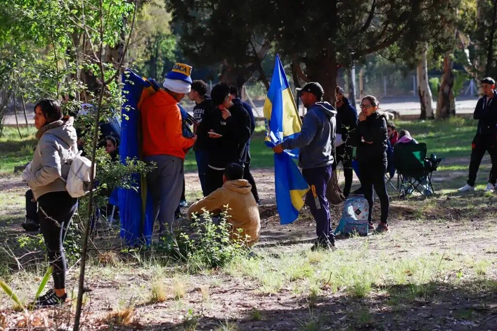 Hinchas de Boca esperan por entradas en el Malvinas