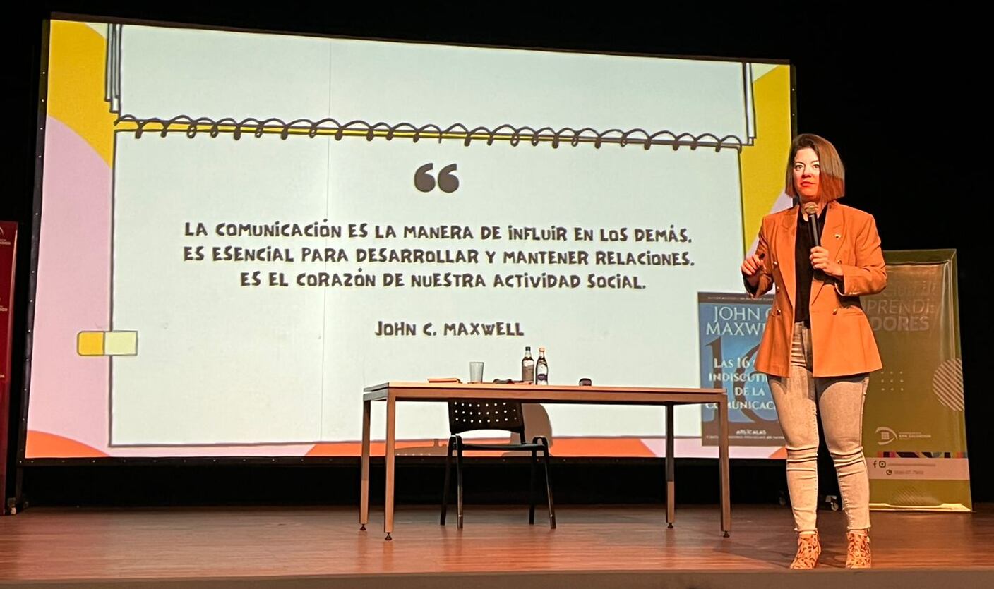 Sofía Stamateas compartió su enfoque acerca de estrategias de comunicación eficaz partiendo del concepto que "una buena comunicación es la antesala para una buena acción".