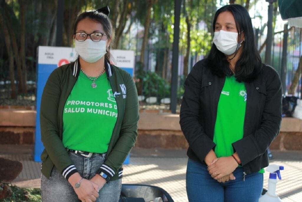 Vacunación en Posadas: más de cien personas se inocularon en la Plaza 9 de Julio.