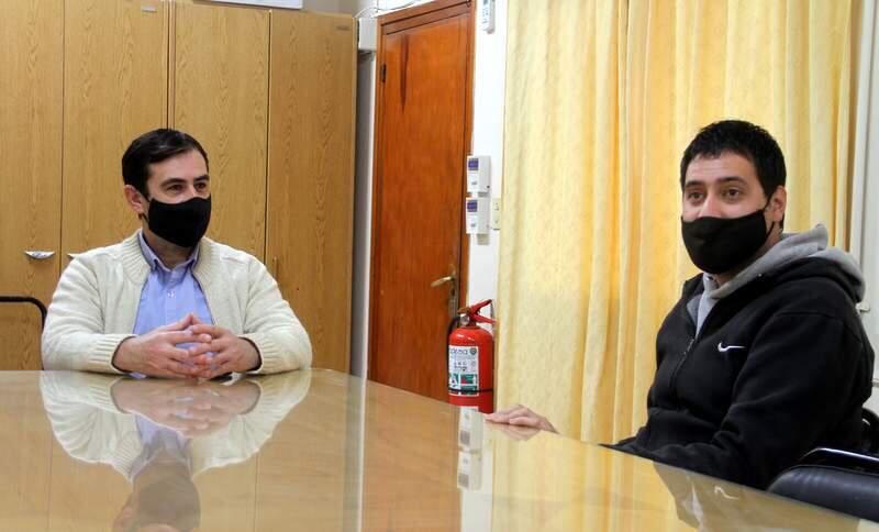 Mauro Páez junto al presidente del Concejo Deliberante de Alvear, José Morán. 