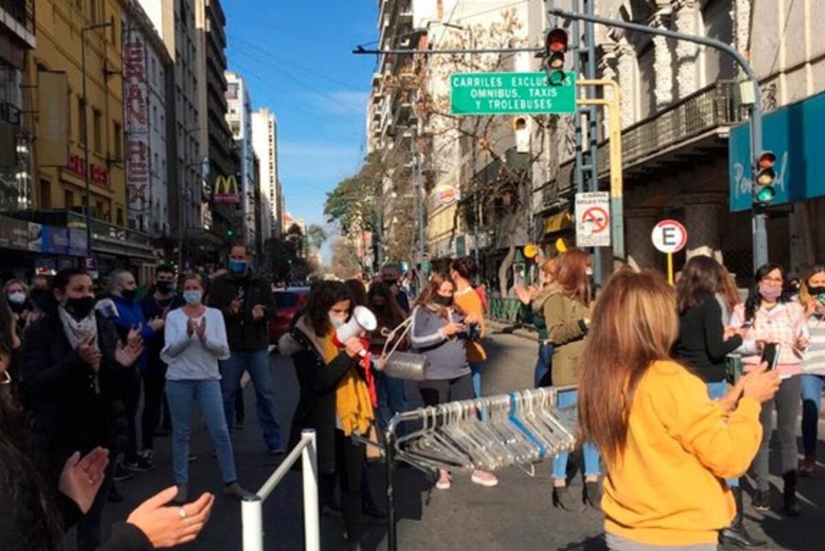 Comerciantes cortan en el Centro de Córdoba
