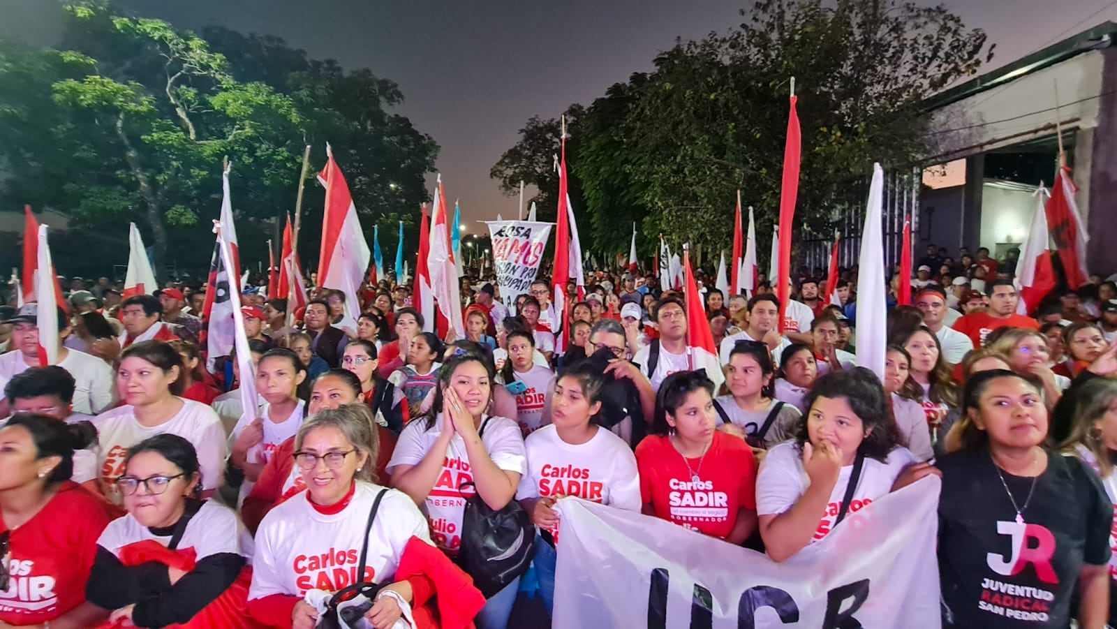 Atentamente escuchó la concurrencia al  acto del frente Cambia Jujuy en San Pedro, el mensaje del candidato a gobernador Carlos Sadir.