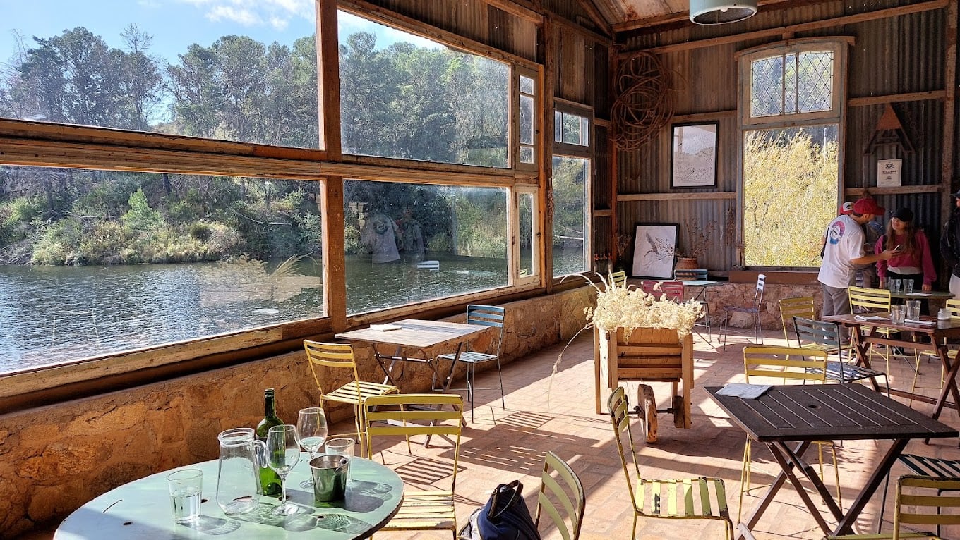 El restaurante abre desde el mediodía hasta el atardecer.