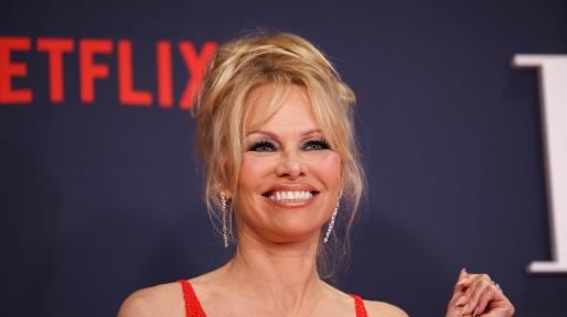 Pamela Anderson en la premier de Pamela, una historia de amor.