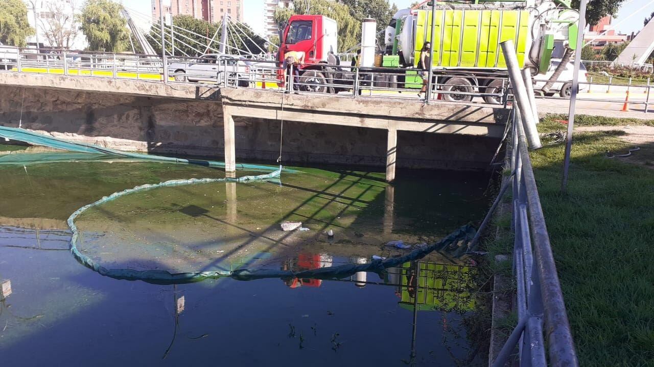 Plan de mitigación del lago San Roque. Este jueves en pleno centro de Carlos Paz.