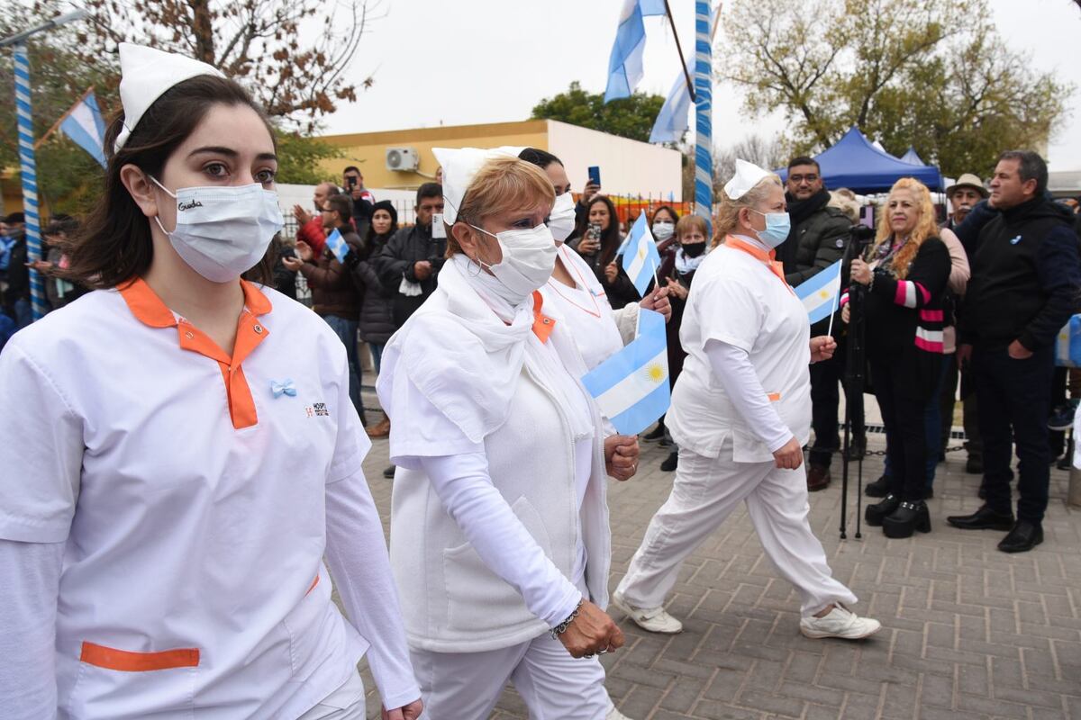 En el desfile cívico militar en Arroyito, los vecinos se emocionaron en momentos particulares