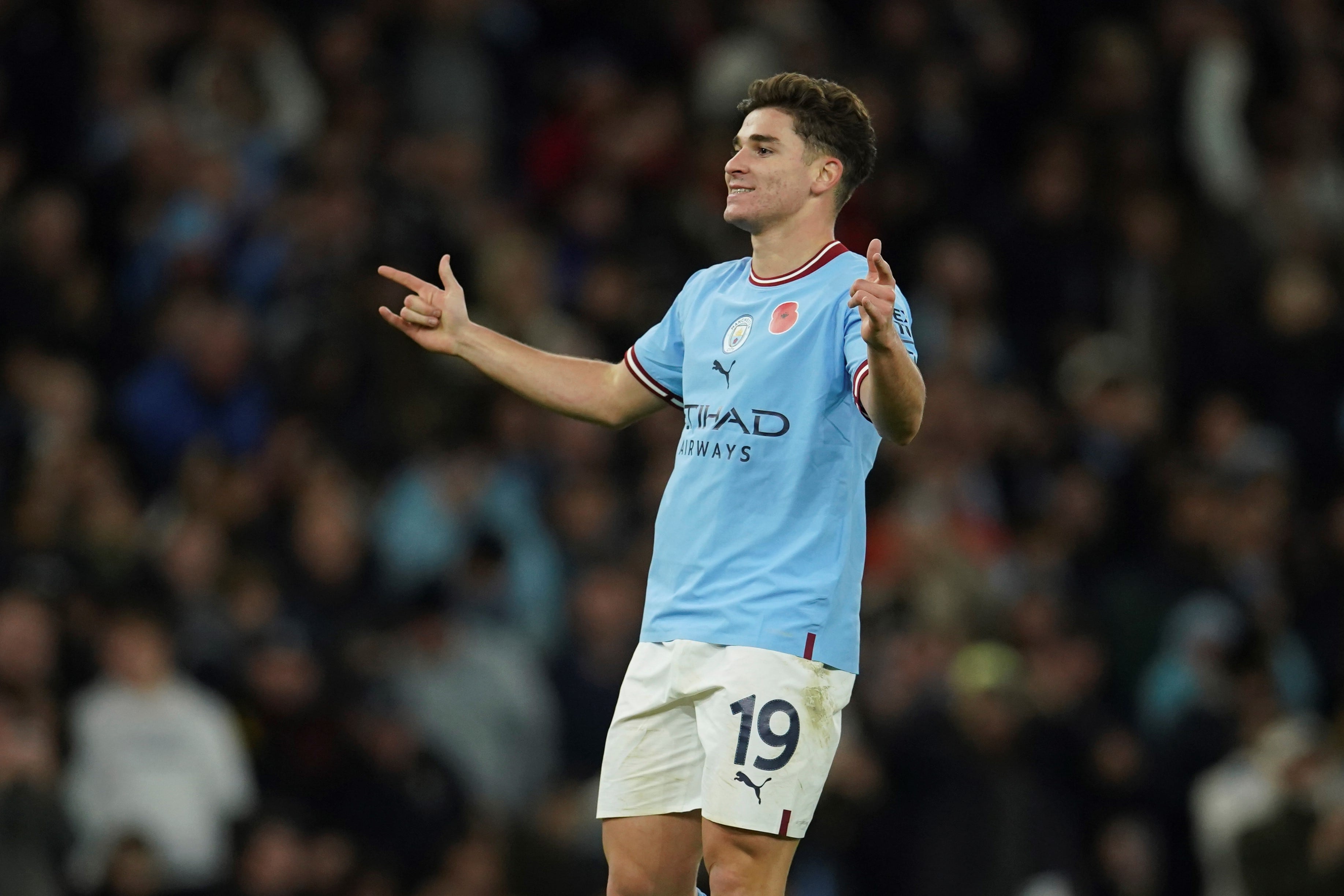 Julián Álvarez anotó el segundo tanto en la victoria 2-0 del City frente al Chelsea por la Copa de la Liga de Inglaterra. (AP)