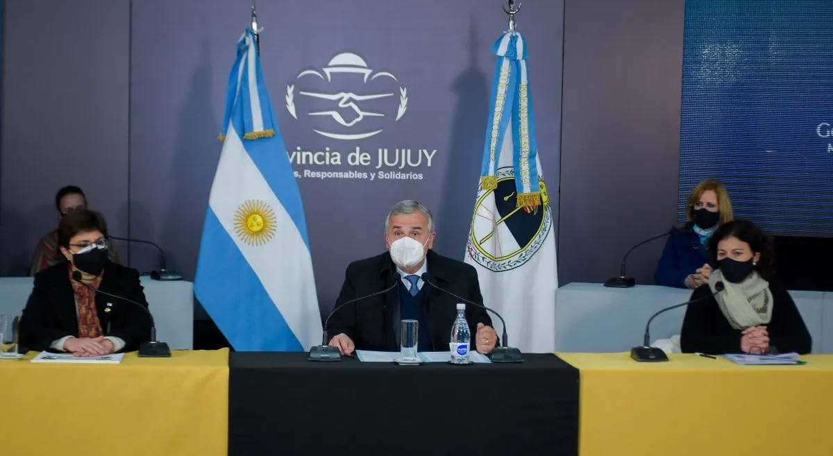 Morales, Calsina y demás integrantes del gabinete ministerial de Educación, en la presentación del componente de formación docente continua articulado en el marco del PROMACE.