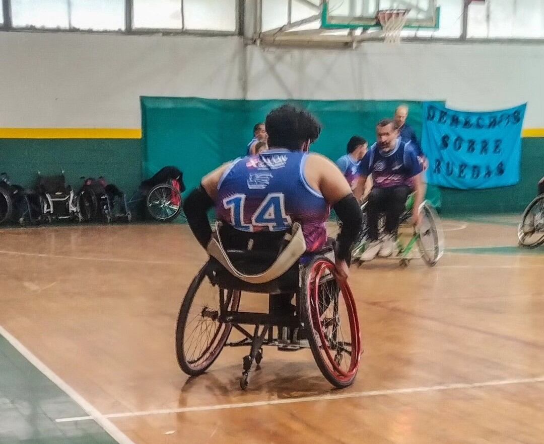 Nahuel Maldonado basquet adaptado en silla de ruedas Arroyito