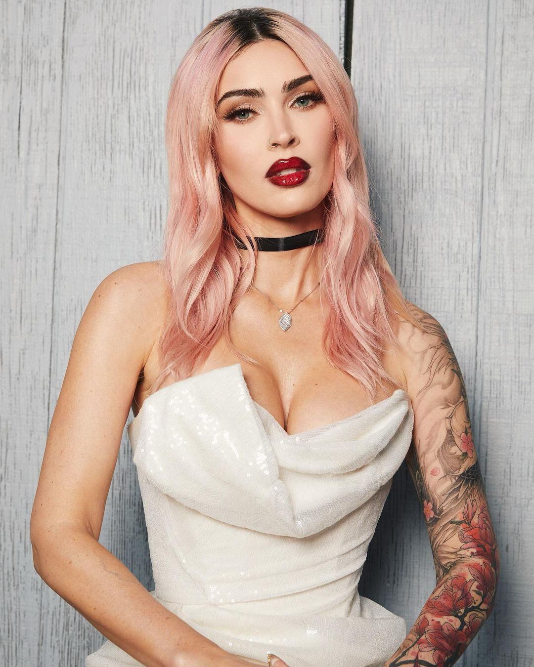 Megan Fox robó miradas con un nuevo look.