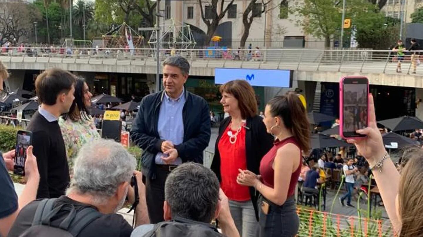 Jorge Macri junto a Patricia Bullrich, este martes en un encuentro con estudiantes universitarios.