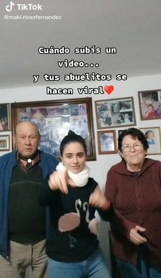 La joven volvió a subir un video con sus abuelos tras la viralización.