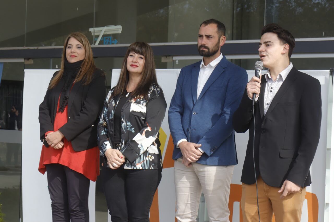 Representantes de la Casa de la Juventud, Concejo de Representantes, y Municipio