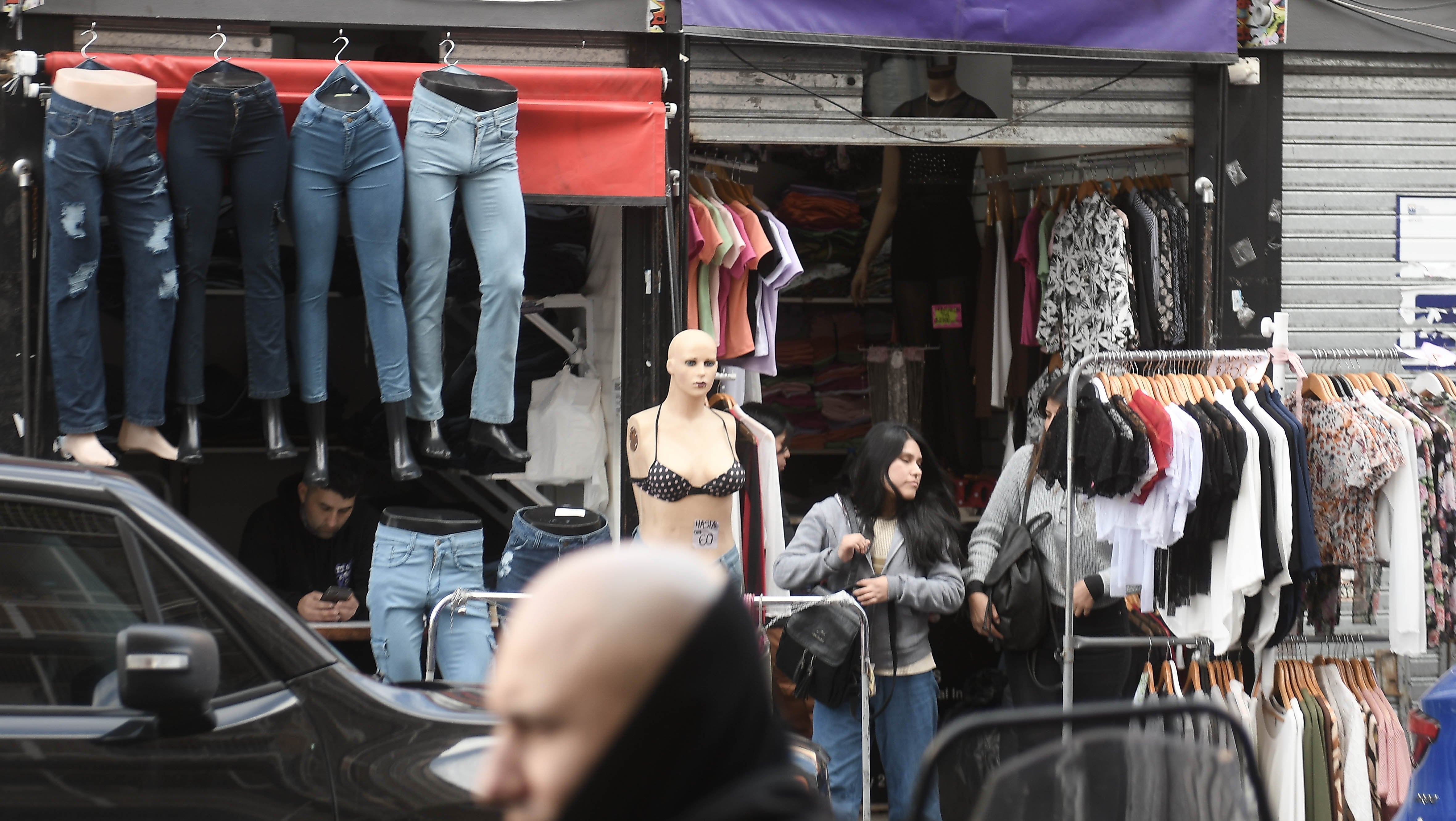 Zona comercial de Flores. Temor a saqueos en locales. Foto Federico Lopez Claro