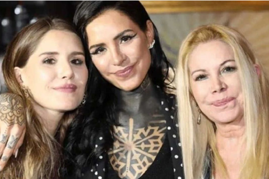 Soledad Aquino junto a Cande y Mica. Foto web.