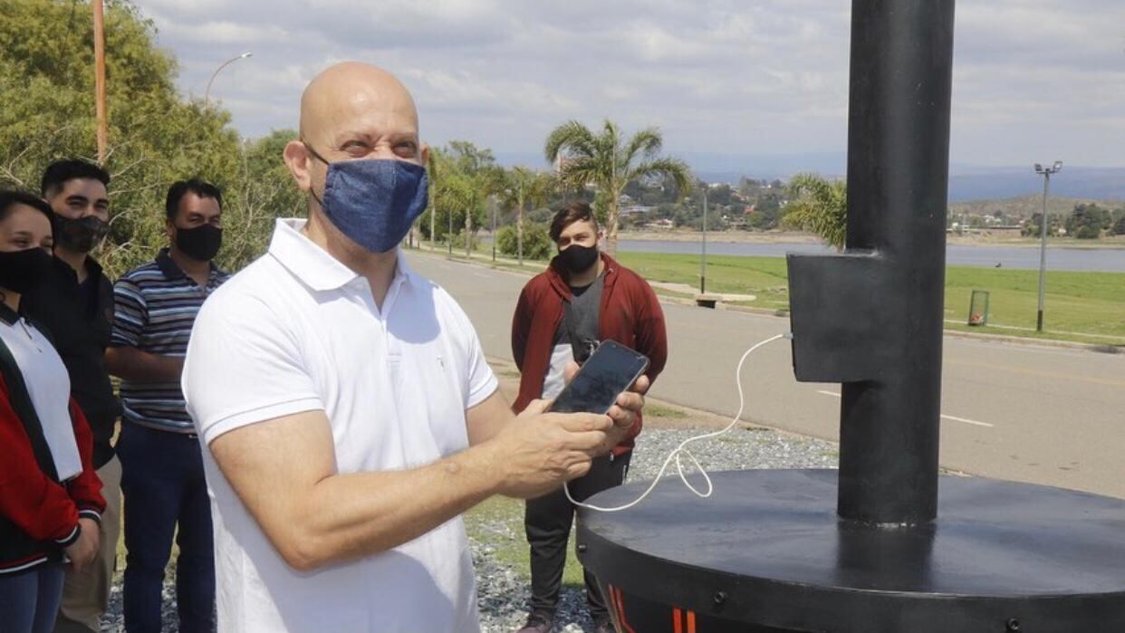 Inauguraron una “estación de carga sostenible” en la costanera de Carlos Paz