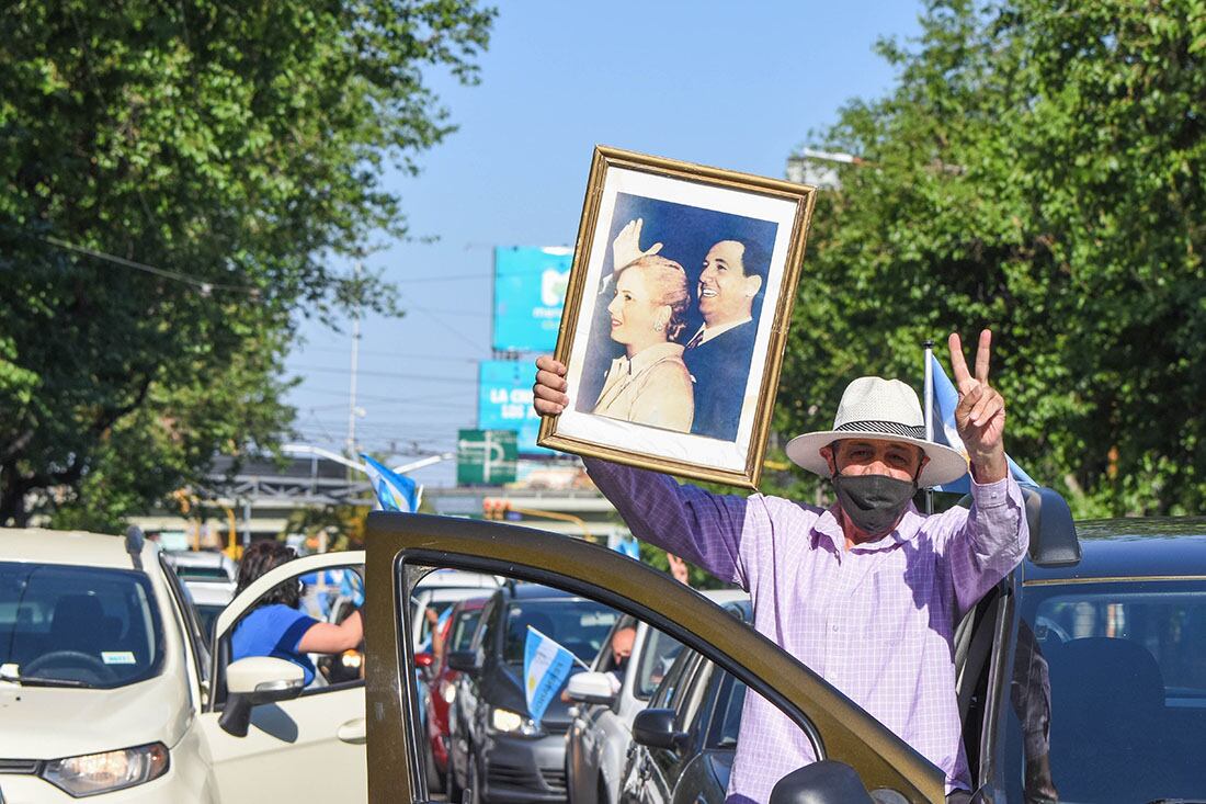 El Día de la Lealtad se celebra de forma anual desde el 17 de octubre de 1945, día en que se produjo en Buenos Aires una gran movilización obrera y sindical que exigía la liberación del entonces coronel Juan Domingo Perón.