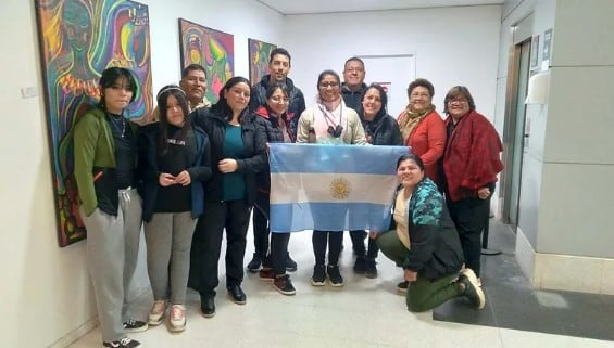 Amigos y familiares acompañaron a Natalia Peña hasta el aeropuerto.