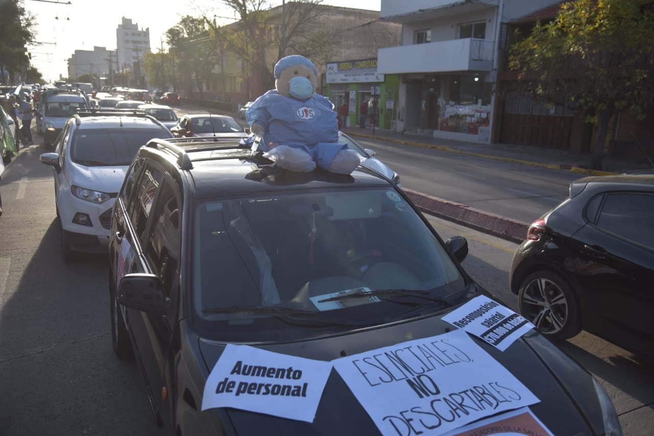 Caravana de los trabajadores de salud en Córdoba en reclamo (Facundo Luque)